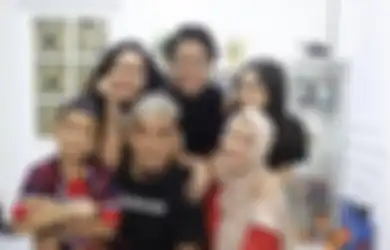 7 Foto Kondisi Ayah Sambung Kiesha Alvaro, Stres Harus Pakai Alat Bantu