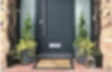 Bawa Sial! Feng Shui Larang Pasang Dekorasi Begini di Pintu Rumah