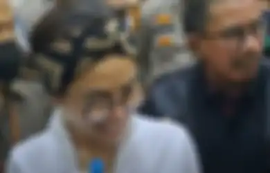 Nikita Mirzani Ketawa Saat di Dakwa Pasal Berlapis, Pengacara Tanyakan Kerugian Dito Mahendra: Benar atau Salah Ketik?