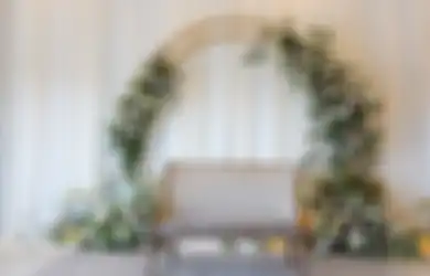 Jangan Sampai Terlewat, Ini Tips Mendekorasi Backdrop Lamaran atau Pertunangan yang Mudah, Enggak Perlu Sewa WO!
