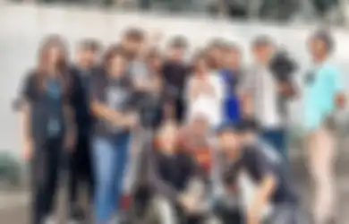 6 Foto Unik Gisel Ultah, Ternyata Awak Media Ikut Kecipratan Rezeki 