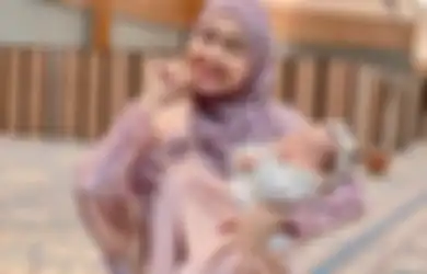 Ria Ricis Sampai Mohon Doa, Baby Moana Terpaksa Harus Diberi MPASI Diusia 4 Bulan Atas Saran Doker: BB-nya Kurang