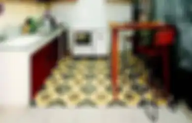 Mertua Dibikin Melongo, Foto Desain Dapur Tampak Klasik Karena Lantainya Dilapisi Material Ini