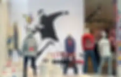 Artwork-nya Dicuri, Banksy Nyuruh Para Maling Ngerampok Outlet GUESS!