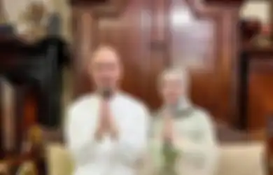 Berlinang Air Mata Bagikan Kisah Spiritualnya, Impian Mulan Jameela Ibadah Bareng Ahmad Dhani Terwujud: Nikmat Banget