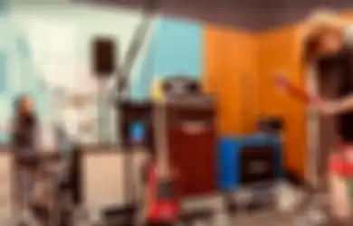 Putra Taylor Hawkins Cover Lagu 'Everlong' dan 'Smells Like Teen Spirit' Bareng Nandi Bushell!