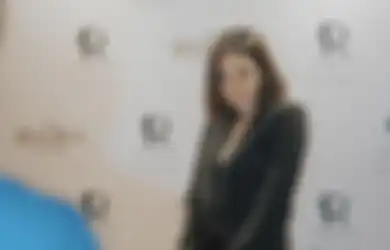 Diundang Wulan Guritno Acara Peluncuran Lingerie, Gisel Percaya Diri Foto Pakai Bra Berbalut Blazer