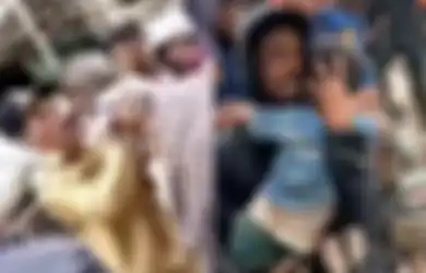 Keajaiban Proses Evakuasi 2 Bocah Korban Gempa Cianjur, Tak Nangis Saat Diangkat dari Reruntuhan Rumahnya, Warga: Oksigen oksigen...