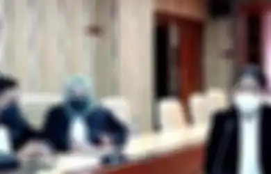 Putri Candrawathi Kembali Ikut Sidang Usai Sembuh Covid-19, Riasan Mata Istri Ferdy Sambo Jadi Sorotan