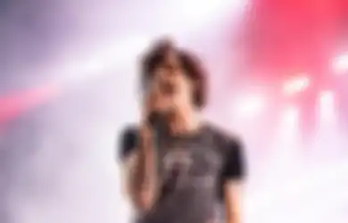 Matt Healy Viral Lagi, Gara-gara Minta Tolong Sampe Ngomel ke Security Waktu Konser Pake Auto-Tune