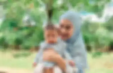 Tips Sehat Ala Irish Bella Saat Anak Gampang Sakit di Musim Hujan, Gak Melulu Obat Kimia