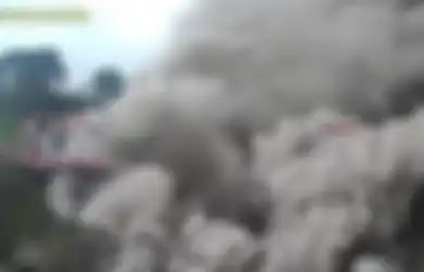 'Gak Bisa Mikir Apa-apa', Wanita Ini Ceritakan Dramatisnya Upaya Selamatkan Diri saat Gunung Semeru Erupsi