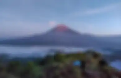 Kini Statusnya Jadi Awas, Begini Sejarah Pendakian Pertama Gunung Semeru