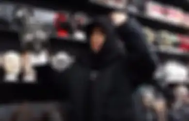Mampir ke Rumah Fans yang Punya Puluhan Koleksi Topeng Slipknot, Sid Wilson Terkejut 