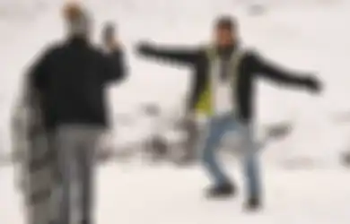 Diminta Bantuan, Ini Cara Foto Orang Lain Agar Hasil Potretnya Bagus