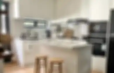 Ingin Foto Desain Dapur Mungil Tetap Rapi? Pasang Aksesoris Kitchen Set Model Begini