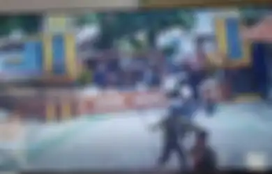MIRIS! Sekelompok Remaja Bawa Clurit Serang SMK 3 Semarang, Tak Bekutik Saat Ditangkap Polisi