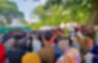 Lapak Belum Dibuka Sudah Diserbu Warga, Beginilah Suasana CFD yang Penuh Lautan Manusia Demi Saksikan Kirab Kaesang Pangarep dan Erina Gudono