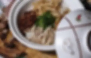Bubur Ayam Jadi Menu Sarapan Enak, 5 Tempat Wisata Kuliner di Solo Ramai Dikunjungi, Intip Foto Menunya