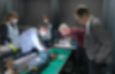 Tim Cook Kunjungi Pabrik Sony di Jepang, Survei Kamera Buat iPhone 15?