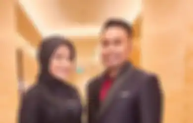 Tampak Berlutut di Hadapan Nathalie Holscher sambil Sodorkan Cincin, Benarkah Faris Mantap Melamar Mantan Kekasihnya?