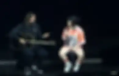 Gandeng Dave Grohl, Billie Eilish Bawain 'My Hero'-nya Foo Fighters Sebagai Tribute untuk Taylor Hawkins!