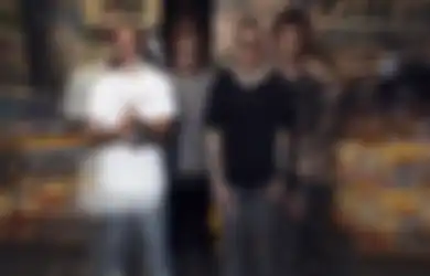 Kemarin Bikin Iklan di Koran, Sekarang Fall Out Boy Ngirimin Kartu Pos ke Penggemar. Ada Apa?