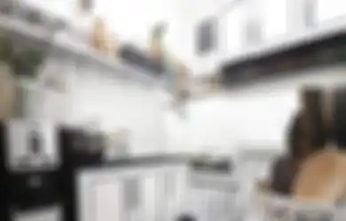 Jadi Pembeda, Desain Dapur Modern Disentuh Kitchen Set Hitam Putih, Foto Hasilnya Bikin Happy