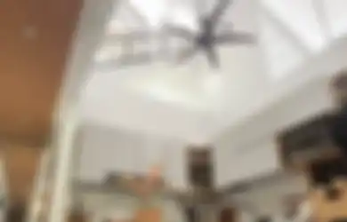 Gak Panas Kena Cahaya Matahari, Desain Dapur Mungil Terasa Adem Karena Adopsi Trik Khusus, Foto Interiornya Jadi Rujukan