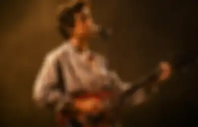 Gaya Rambut dan Kostum Jadi Daya Tarik, Alex Turner Pengen Bawa Penata Rambut Pribadi Selama Tur Arctic Monkeys