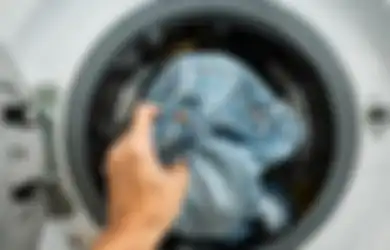 Tips Hidup Cara Mencuci Celana Jeans Hitam Agar Warnanya Tak Mudah Luntur, Rendam Pakai Bahan Ini Dulu Sebelum Dicuci