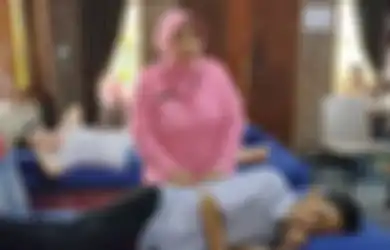 Ningsih Tinampi Diam-diam Sudah Jadi Ibu Bhayangkari, Begini Aksi Sang Pembasmi Dukun Saat Mengobati, Tak Canggung Meski Seragam Belum Ganti