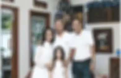 Gisel Ajak Rino Soedarjo Liburan ke Inggris, Foto Gempi Bareng Sang Kakek Dikomentari