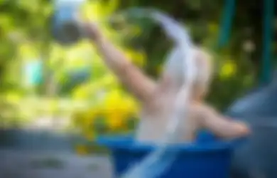 Aneka Tips Harian, Begini Cara Mudah Lenyapkan Lumut Membandel yang Menempel pada Ember dan Gayung di Kamar Mandi