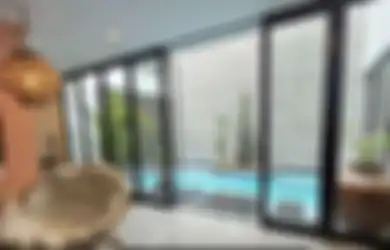 Istri Ngemis Dana Rumah Sakit, Foto Rumah Mewah Indra Bekti Dihujat, Desain Kolam Renangnya Jadi Bulan-bulanan