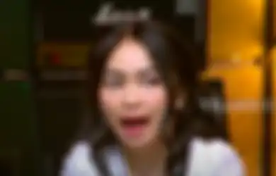Rumahnya Dilempari Celana Dalam 3 Kali, Artis Cantik Ini Bingung CCTV Selalu Mati, Horor?