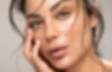 Bikin Kulit Rusak, Ini 8 Kerugian Kalau Kita Pakai Makeup Tiap Hari!