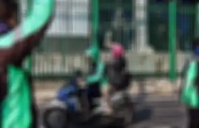 Viral di TikTok Driver Ojol Alami Hal Mistis Usai Antar Penumpang, Uang Tip Jadi Daun hingga Rumah Besar Ternyata Makam