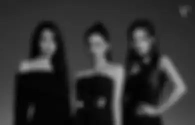 Foto Konsep Pertama VIVIZ 'VarioUS'. Elegan dalam Nuansa Monochrome!