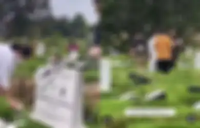 Video Kambing Makan Bunga di Makam Glenn Fredly Viral di TikTok, Netizen: Sudah Tiada Tetap Jadi Manfaat...