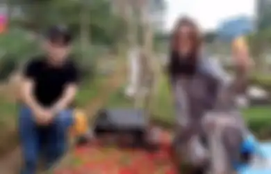 Sambangi Makam Olga Syahputra, Bunda Corla Singgung Soal Kenangan Masa Lalu dengan Sang Sahabat