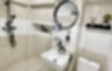Difoto Gak Berubah Warna, Ini Cara Bersihkan Nat Lantai Kamar Mandi, Pakai Larutan Alami