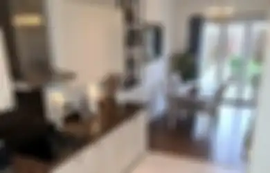 Cara Gampang Memilih Keramik yang Cocok Buat Desain Dapur Sempit, Foto Interiornya Lebih Berkilau