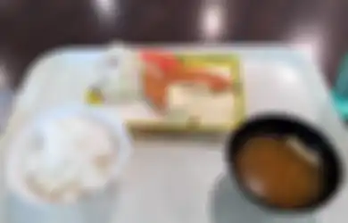 Kantin Sekolah Dewasa Jadi Pilihan Makanan Murah Orang Lokal di Tokyo