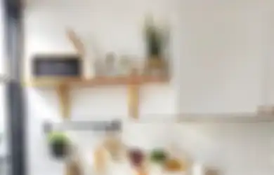 Desain Dapur Mungil Tampil Istimewa, Rak Terbuka Disusun Pakai Cara Berbeda, Potretnya Jadi Gini