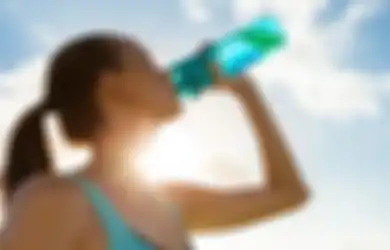 4 Bahaya Terlalu Sering Konsumsi Minuman Isotonik. Jangan Dibiasain!
