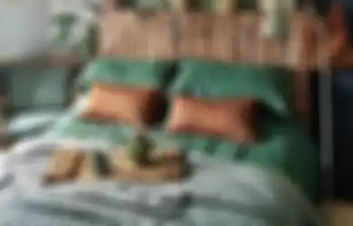 Dua Cara Hadirkan Gaya Boho di Kamar Warna Hijau Sage