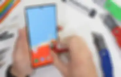 YouTuber Ini Coba Hancurkan Samsung Galaxy S23 Ultra, Layar Dibakar!