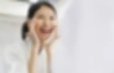 Tips Hidup Merawat Kulit di Pagi Hari Agar Glowing, Ini Hal Pertama yang Wajib Dilakukan saat Bangun Tidur