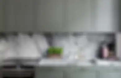 7 Potret Dapur Warna Hijau Sage dengan Paduan Marmer            